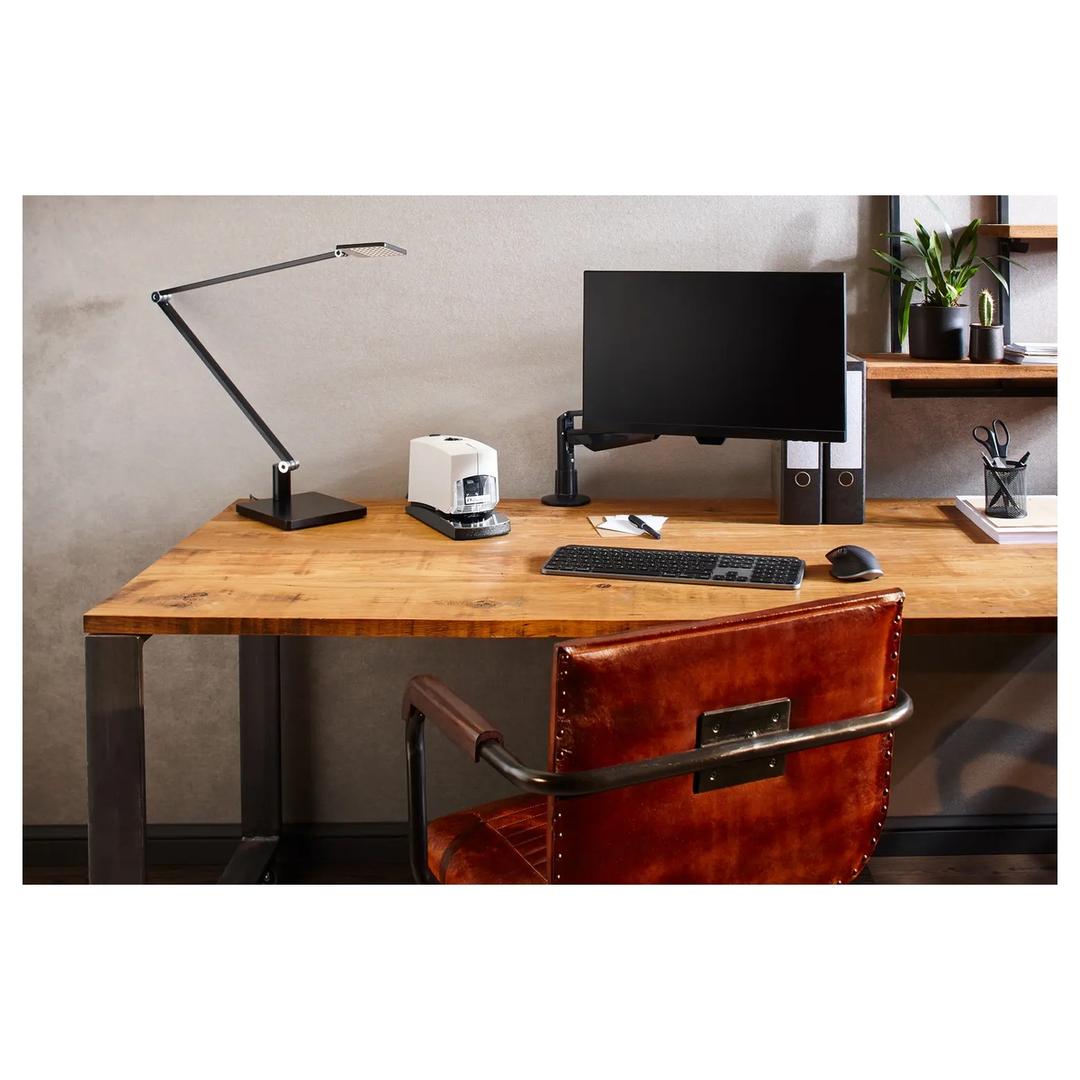Agrafeuse électrique B 100 EL NOVUS — Mise en situation sur un bureau