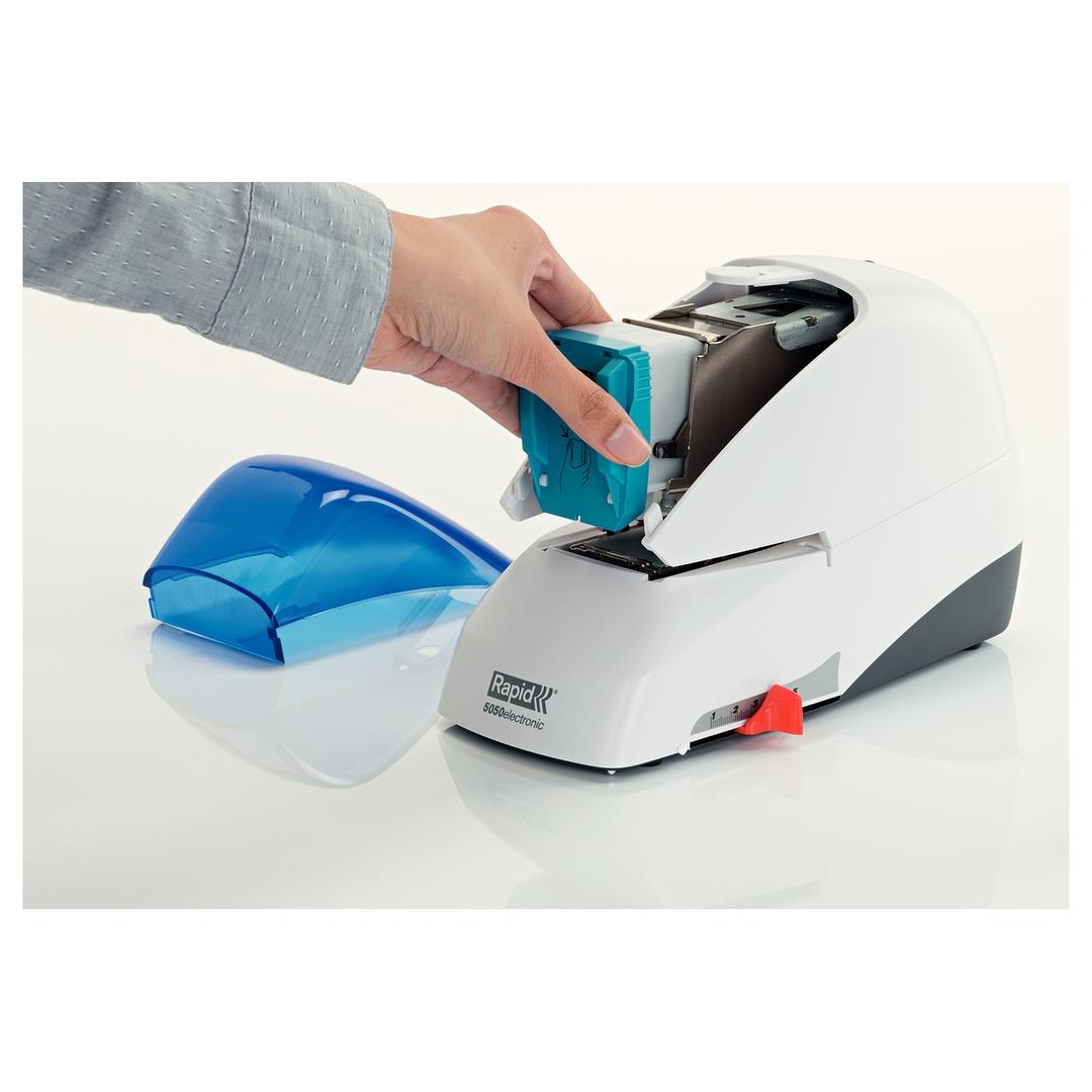 Agrafeuse électrique 5050E (blanche et bleue) RAPID — Changement cartouche d'agrafes