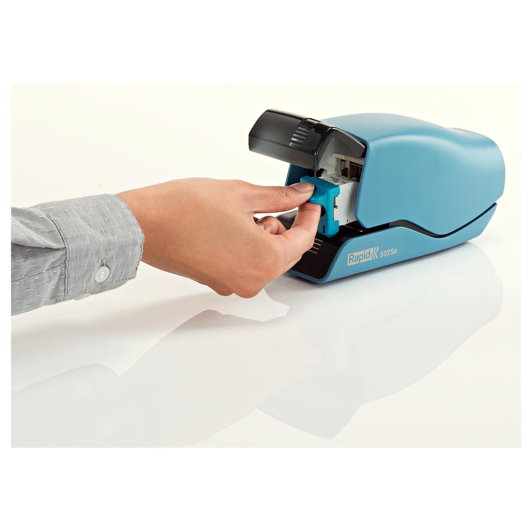 Agrafeuse électrique Supreme 5025 E (bleue) RAPID — Changement cartouche d'agrafes