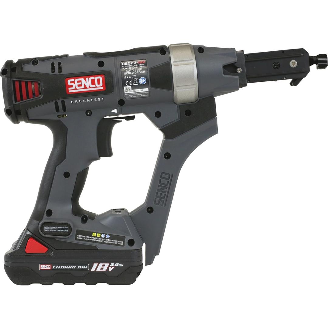 Visseuse en bande sur batterie DURASPIN DS522-18V SENCO — Visseuse en bande SENCO DURASPIN DS522-18V de profil côté plaque signalétique, bouton de déverrouillage rouge
