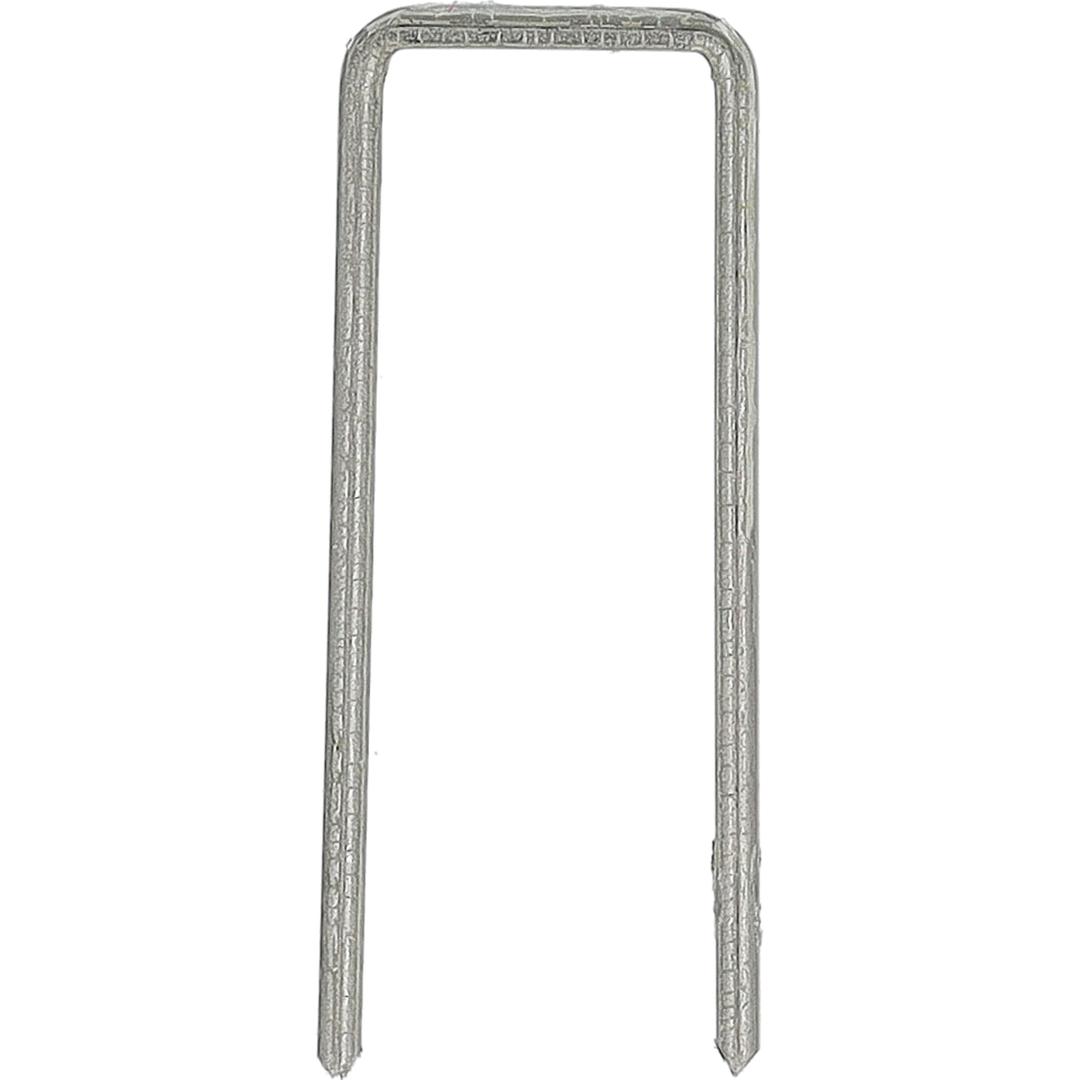 Agrafes moyennes M13BGA - 25mm 5M SENCO — Agrafe SENCO M 25 mm inox AISI 304 seule, pattes longues et pointues, surface mate, de face sur fond blanc