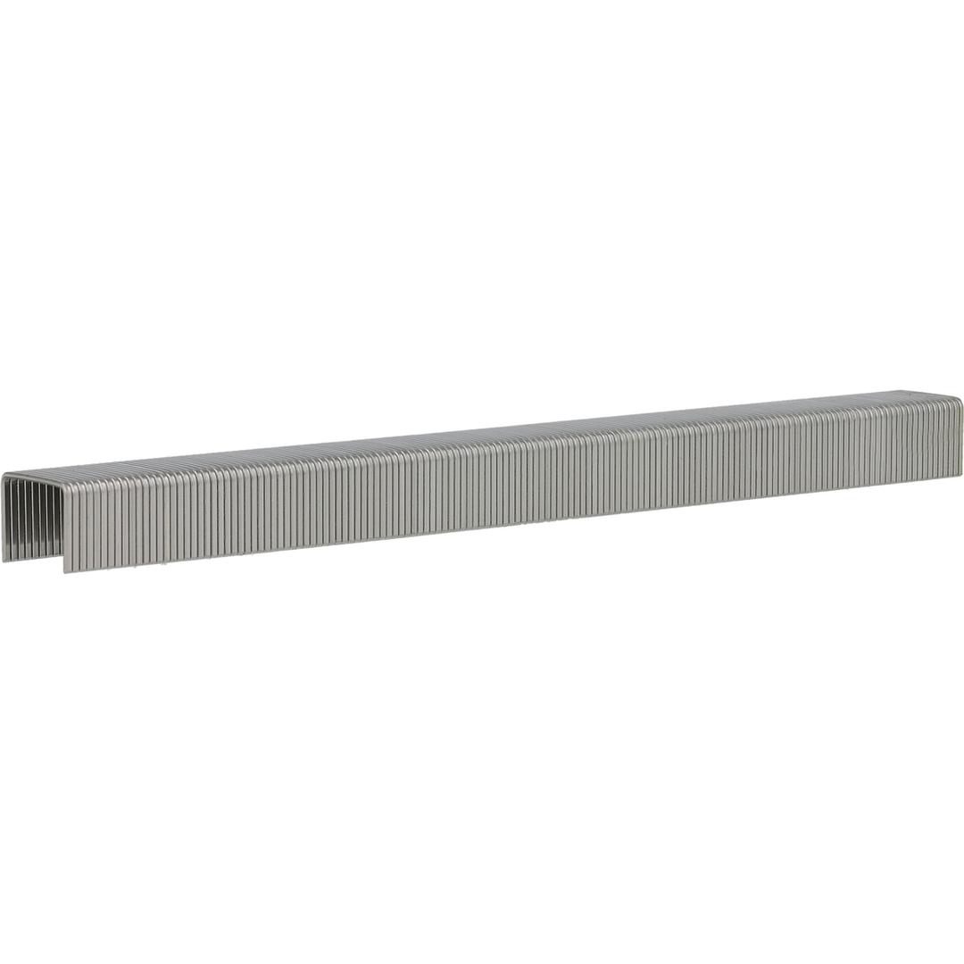 Agrafes AT06BGA - 10mm Inox A2  10M SENCO — Bande d'agrafes fines SENCO AT 10 mm en inox A2, gris mat sans reflet, de trois quarts sur fond blanc