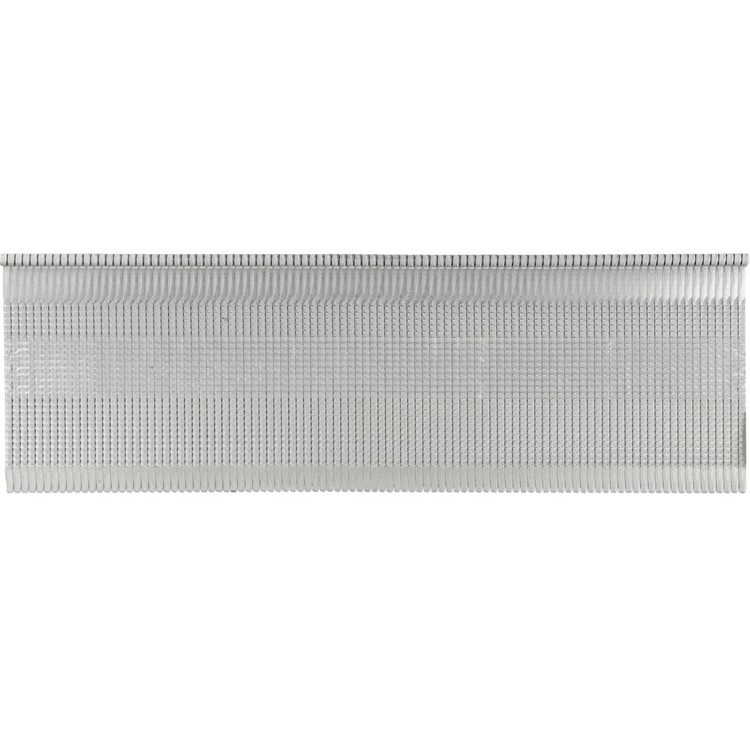 Clous à parquet crantés tête en L clair RW19BPE 1,6x44 mm SENCO — Clous parquet SENCO 45 mm à têtes en L, bande compacte vue de face à plat sur fond blanc