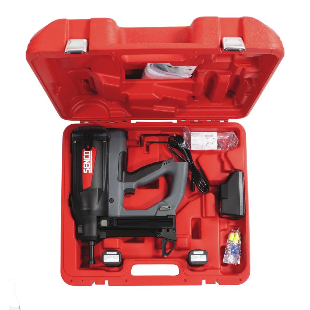 Cloueur gaz béton GT40i-SCP SENCO — Coffret SENCO GT40i-SCP ouvert : cloueur à gaz, chargeur secteur, batteries et sachet de pièces