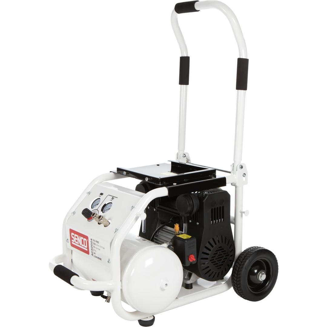 Compresseur SENCO AC32024 discret sans huile SENCO — Compresseur SENCO AC32024 sans huile de trois quarts sur son chariot télescopique, sans enrouleur