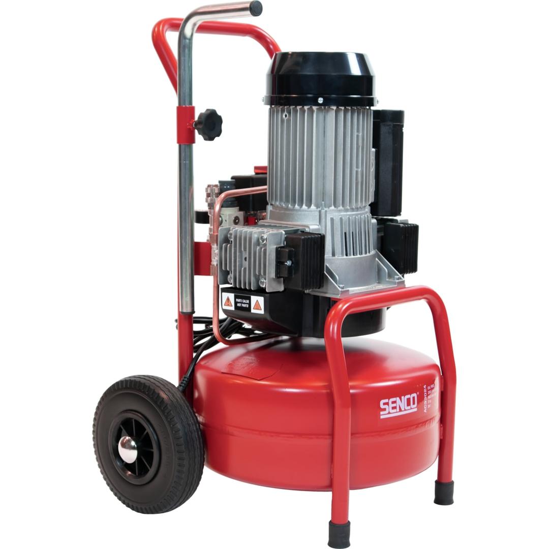 Compresseur SENCO AC33024 sans huile SENCO — Compresseur SENCO AC33024 sans huile de trois quarts, châssis rouge, poignée chromée et roue gonflable