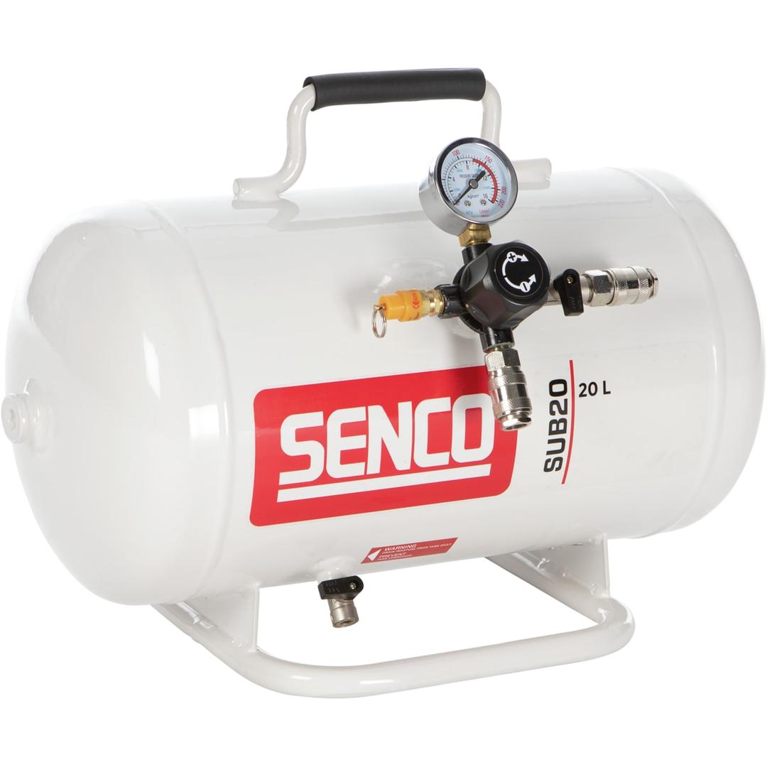 Cuve additionnelle SENCO SUB20 - 20 l SENCO — Cuve additionnelle SENCO SUB20 20 l de trois quarts, soupape jaune, poignée mousse et berceau tubulaire