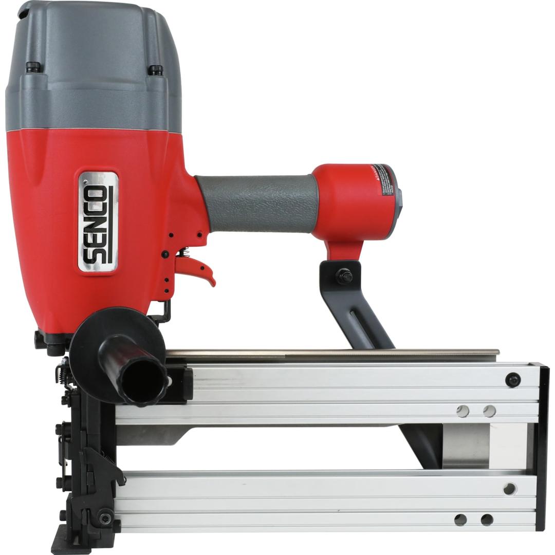 Agrafeuse gde lg pneumatique WC330 -SP SENCO — Agrafeuse grande longueur SENCO WC330-SP 75-130 mm de profil, long magasin aluminium