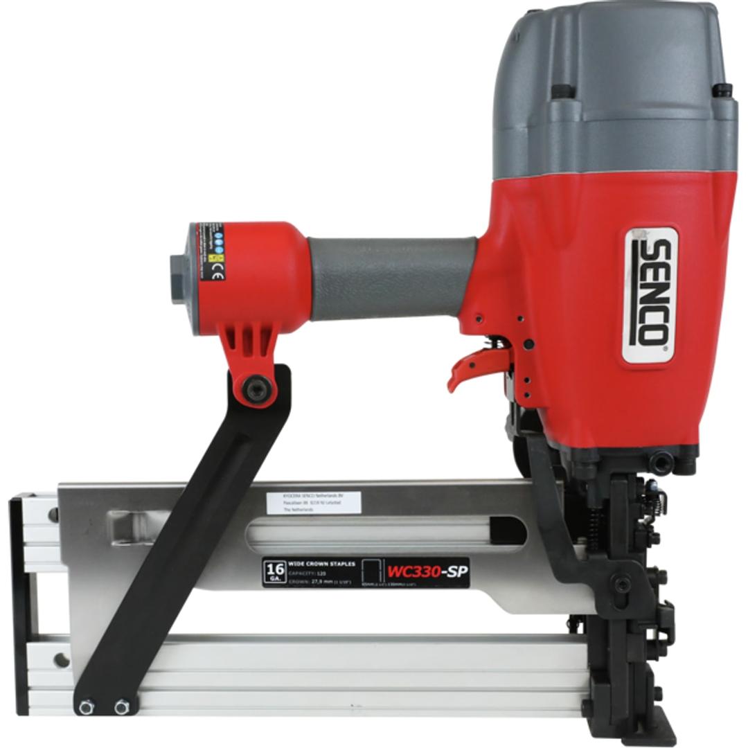 Agrafeuse gde lg pneumatique WC330 -SP SENCO — Alt: Agrafeuse SENCO WC330-SP 75-130 mm de trois quarts, de profil, long magasin aluminium