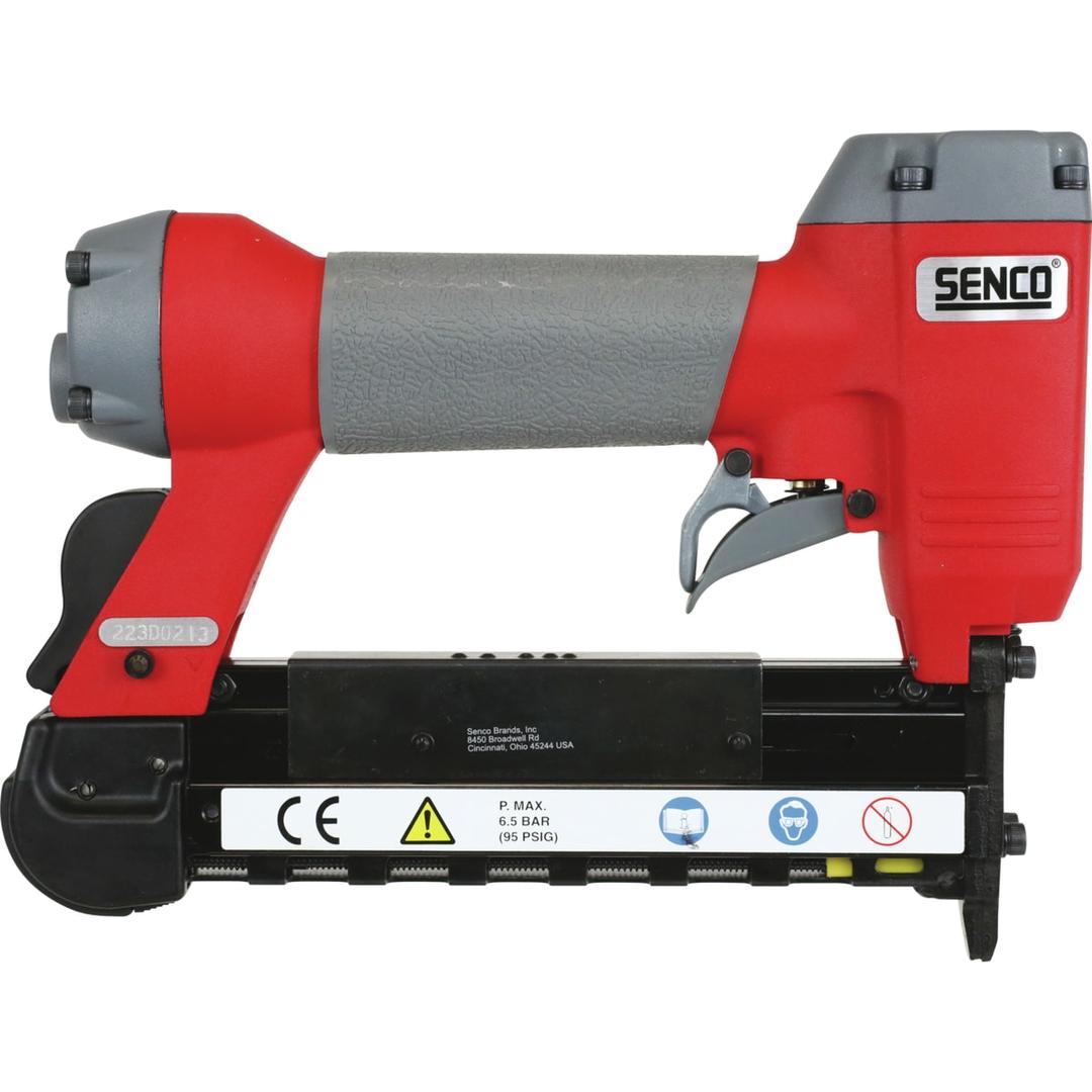 Cloueur pneumatique FINISHPRO 10 SENCO — Cloueur SENCO FinishPro 10 12-25 mm de profil opposé, étiquette de sécurité blanche sur le magasin