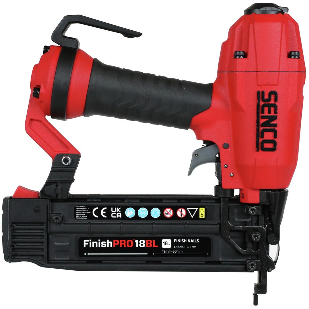 Cloueur pneumatique FinishPro18BL G18 SENCO — Cloueur SENCO FinishPro 18BL 15-50 mm de trois quarts opposé, magasin à bandeau de pictogrammes