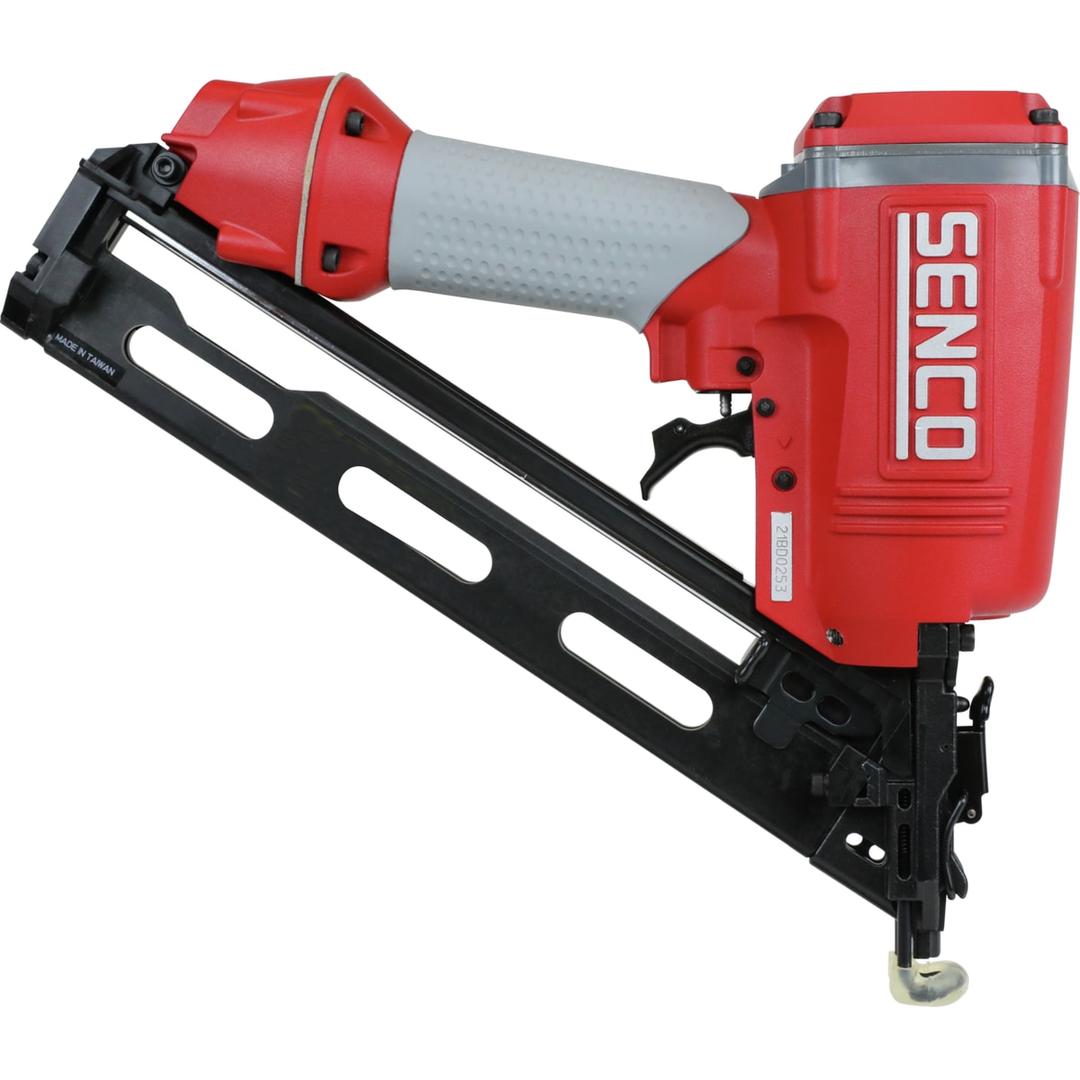 Cloueur pneumatique FINISHPRO 30XP DUAL/RESTR SENCO — Cloueur SENCO FinishPro 30XP 25-50 mm de trois quarts sur l'autre flanc, magasin incliné à gauche