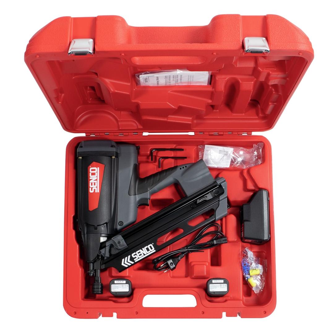 Cloueur autonome à gaz SGT90i SENCO — Coffret SENCO SGT90i 50-90 mm ouvert : cloueur à gaz, 2 batteries, chargeur, clé Allen et notices