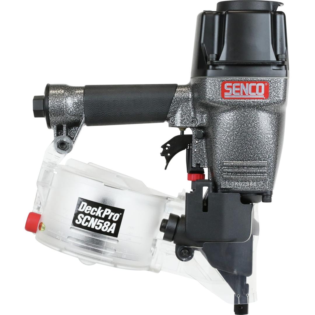 Cloueur rouleau bardage pneumatique SCN58A SENCO — Cloueur à rouleau bardage SENCO SCN58A de profil côté gauche, corps gris pailleté et bouchon d'air