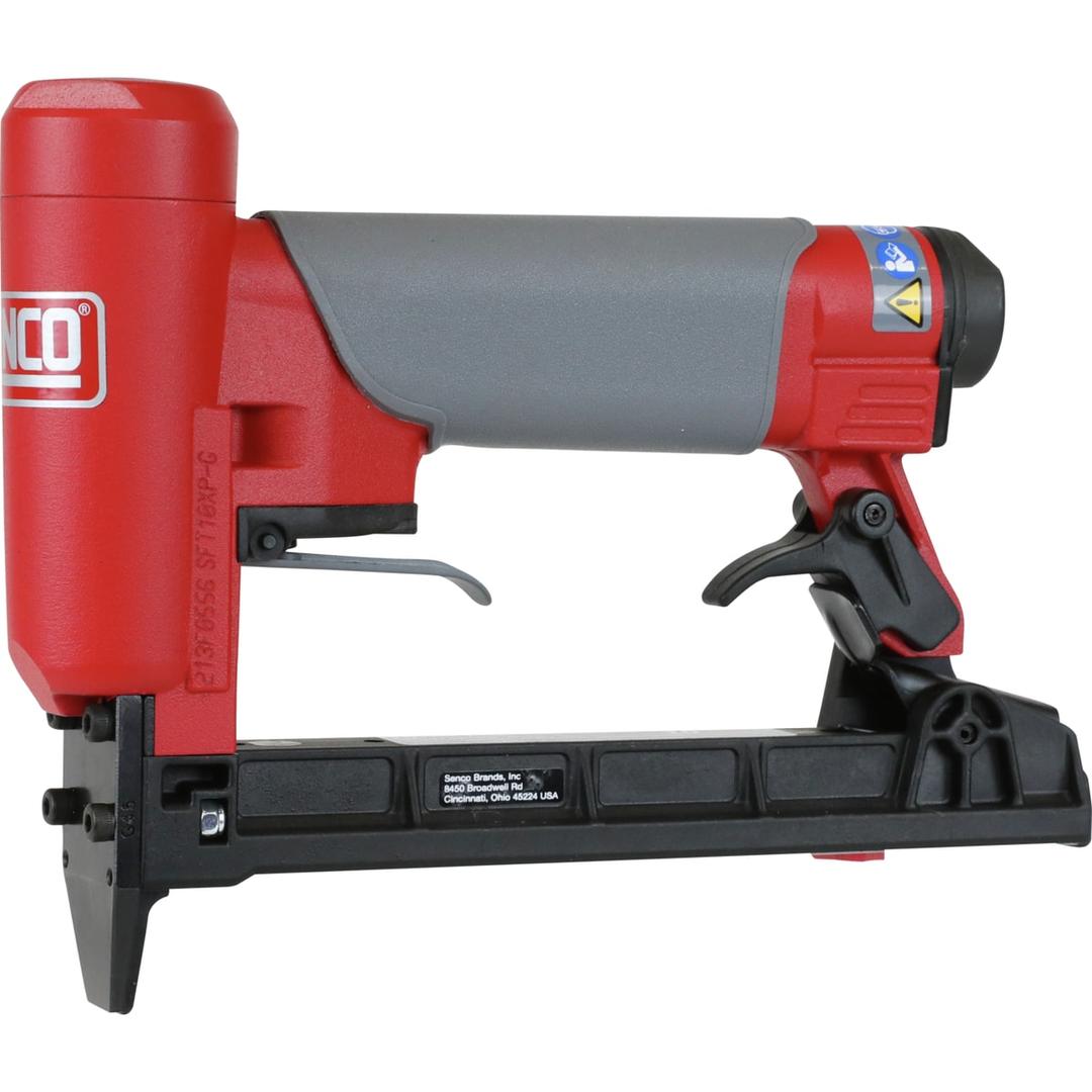 Agrafeuse pneumatique SFT10XP C SENCO — Agrafeuse SENCO SFT10XP C 4-16 mm de profil côté logo, corps rouge, gâchette et sécurité noires