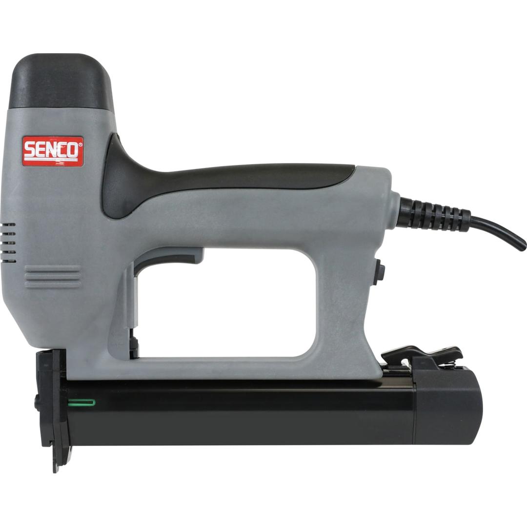 Agrafeuse Cloueuse pneumatique LNS3215E 230V 2N1 SENCO — Agrafeuse-cloueuse électrique SENCO LNS3215E 230 V de profil, câble secteur et poignée ajourée