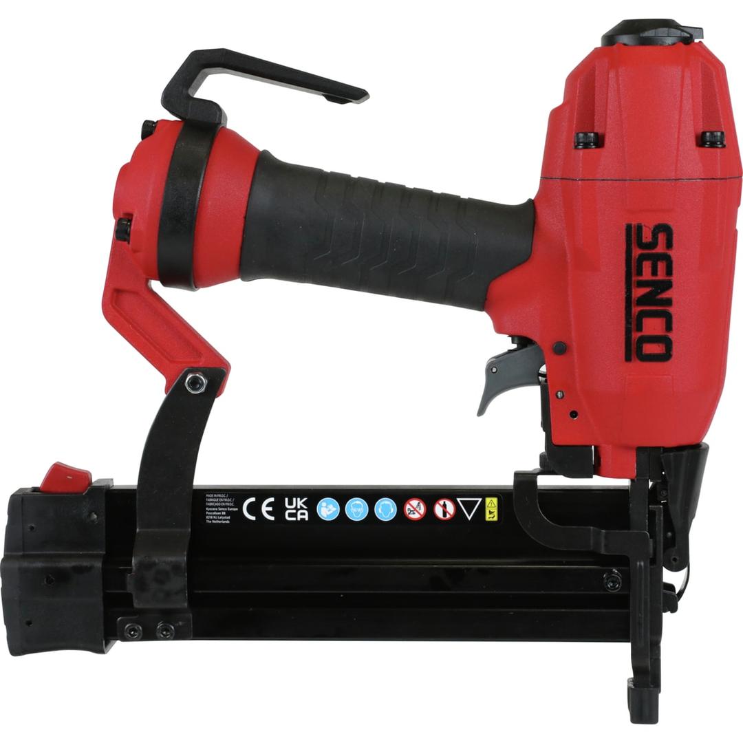 Agrafeuse Semi-Pro pneumatique SLS18BL-L SENCO — Agrafeuse SENCO SLS18BL-L 12-38 mm de profil côté gauche, bandeau de pictogrammes et poussoir rouge