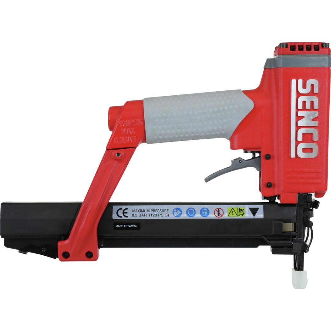 Agrafeuse pneumatique SLS20XP-L DUAL/REST SENCO — Agrafeuse SENCO SLS20XP-L 12-38 mm de profil côté droit, étiquette blanche CE sur le corps rouge