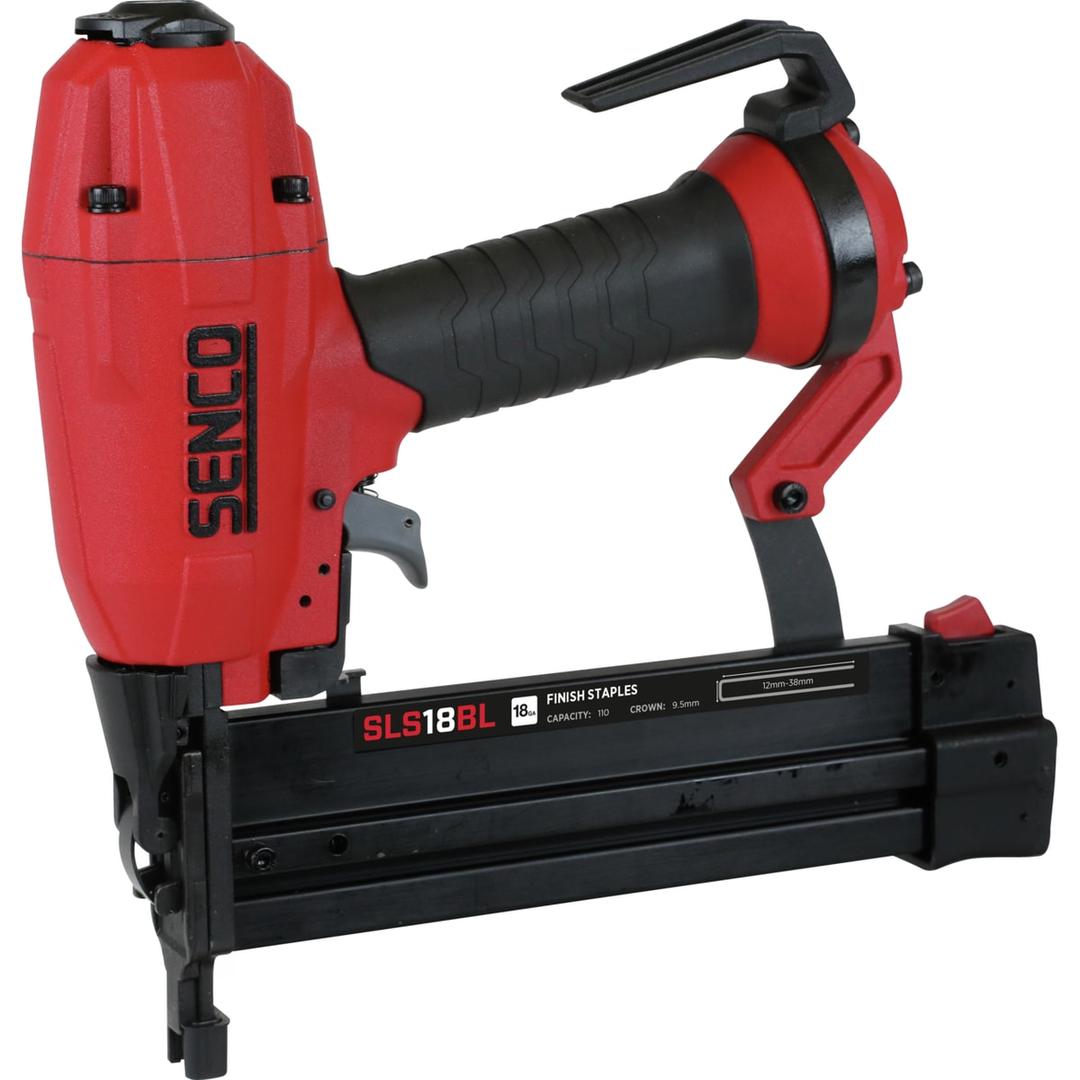 Agrafeuse pneumatique SLS18BL-M SENCO — Agrafeuse SENCO SLS18BL-M 12-38 mm de trois quarts en légère plongée, magasin noir et gâchette