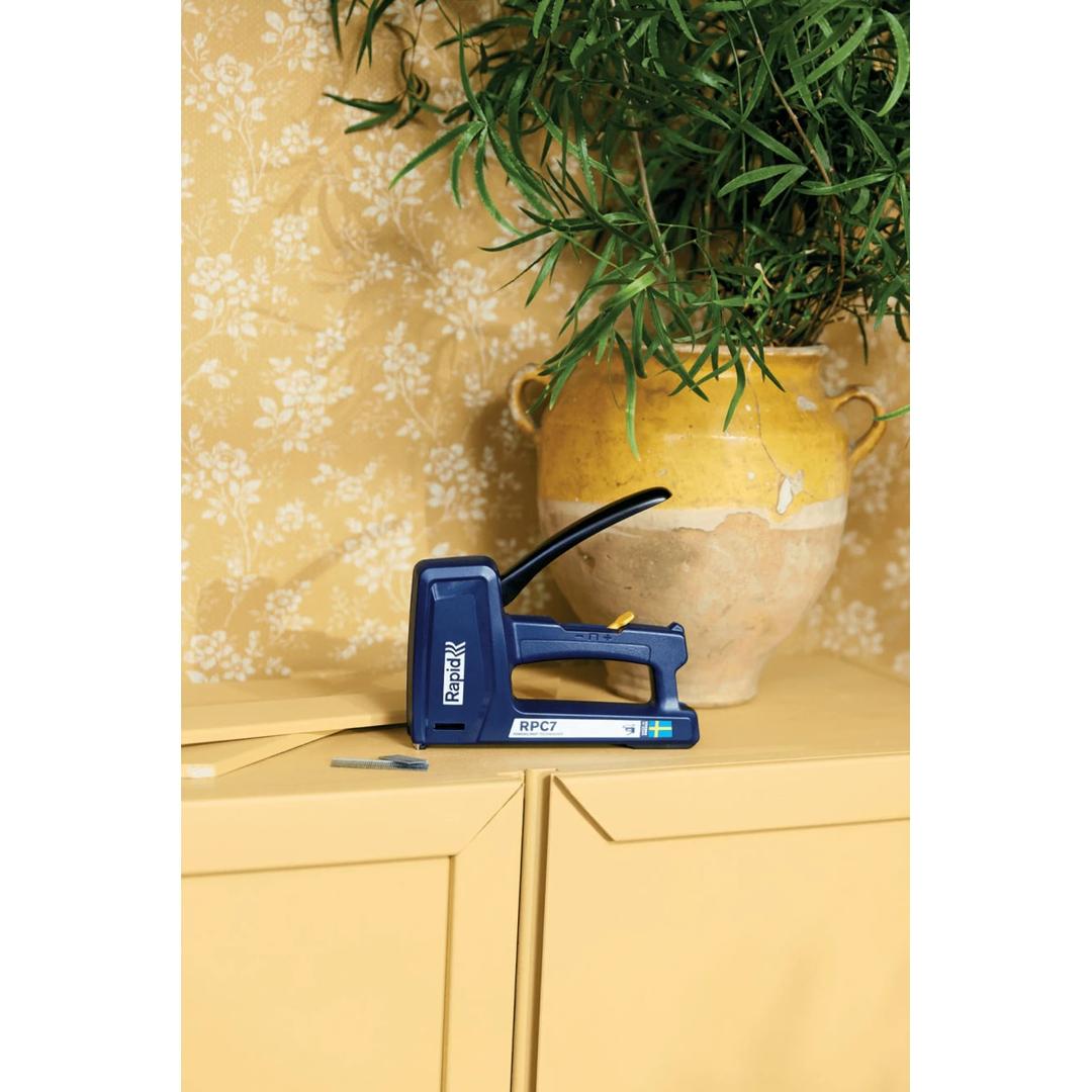 Agrafeuse-cloueuse manuelle RPC7, bleu RAPID TOOLS — Rapid Agrafeuse/cloueuse RPC7, bleu, en situation 7