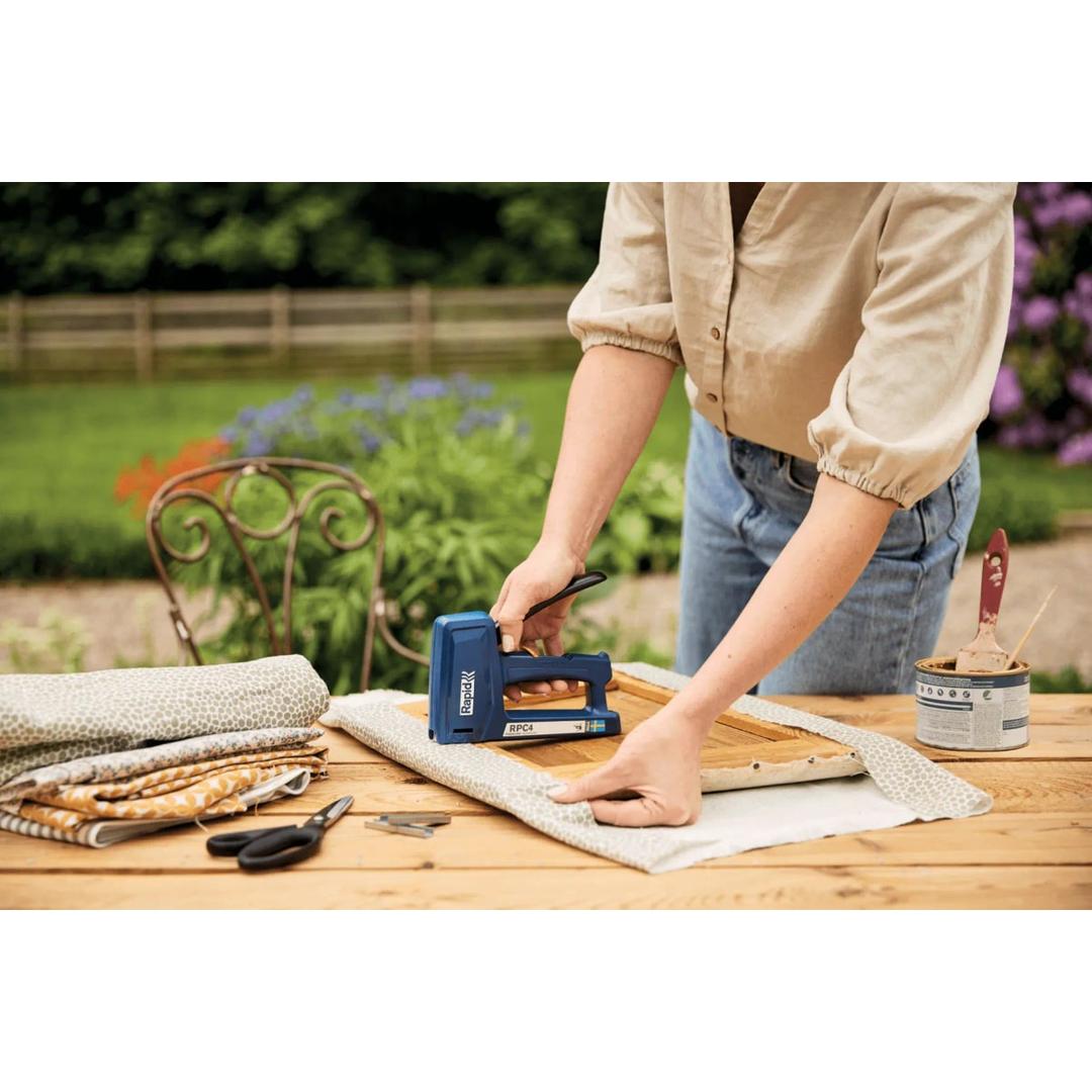 Agrafeuse-cloueuse manuelle RPC4, bleu RAPID TOOLS — Rapid Agrafeuse/cloueuse RPC4, bleu, en situation 10
