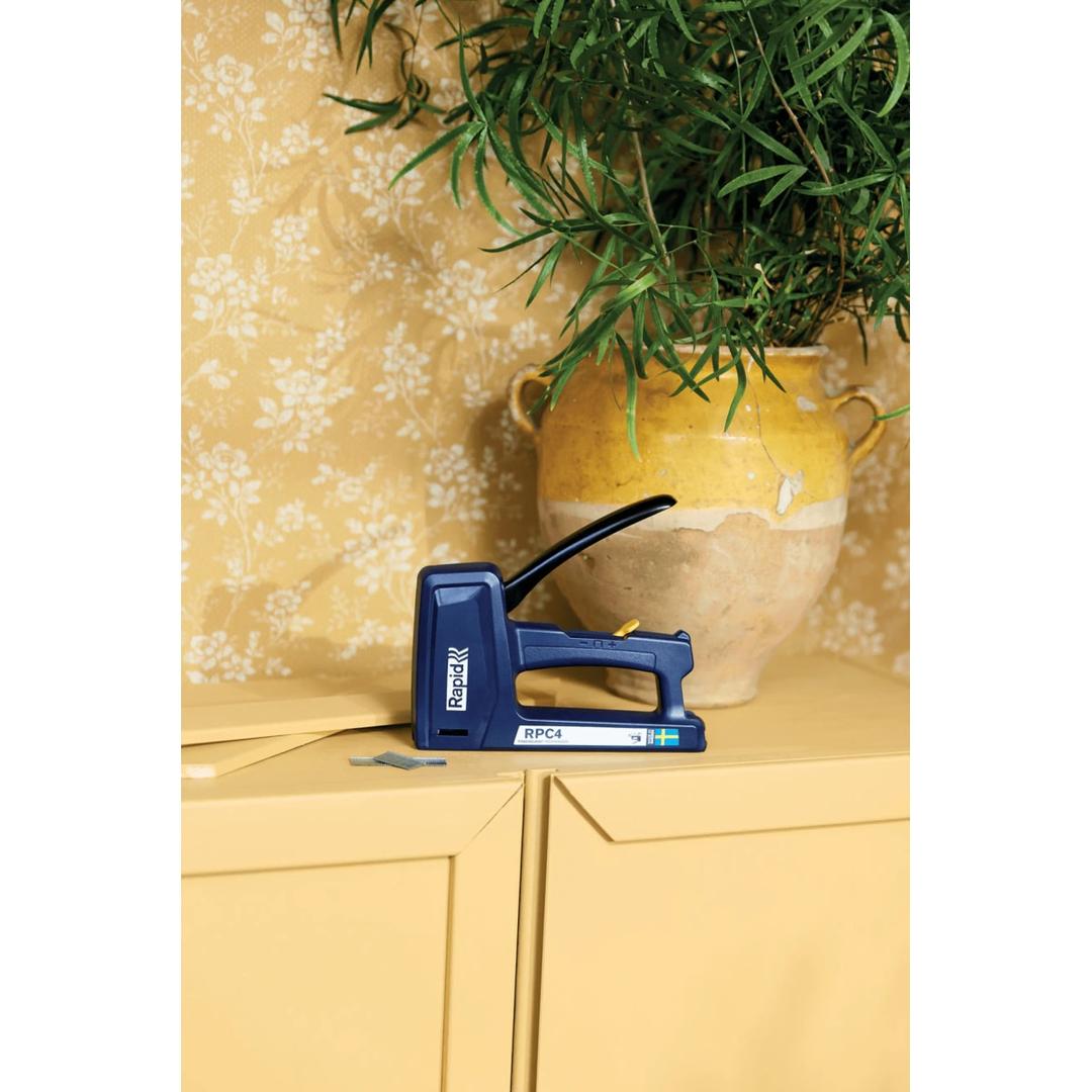 Agrafeuse-cloueuse manuelle RPC4, bleu RAPID TOOLS — Rapid Agrafeuse/cloueuse RPC4, bleu, en situation 6
