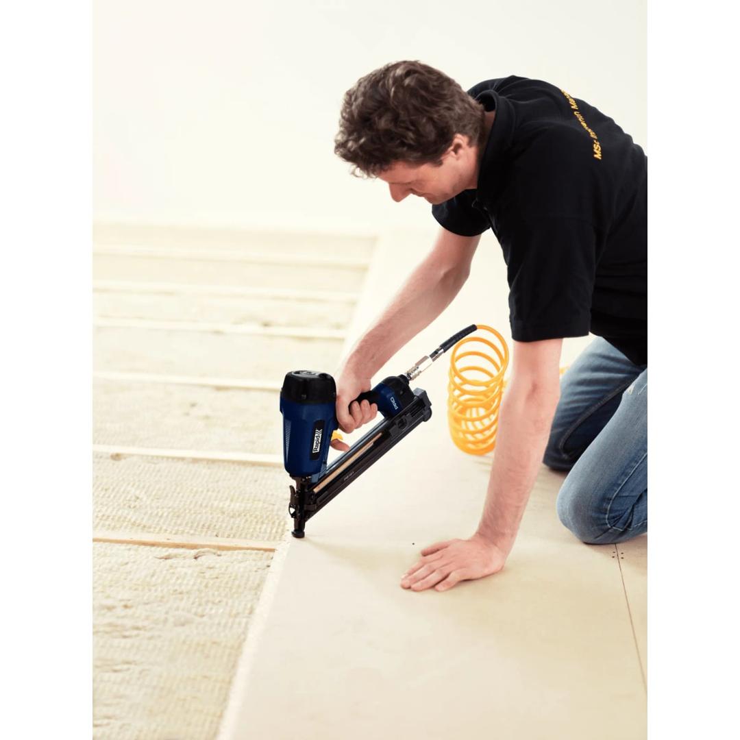 Cloueuse pneumatique PRO PB161, bleu RAPID TOOLS — Rapid Cloueuse à air comprimé PRO PB161, bleu, en situation 1