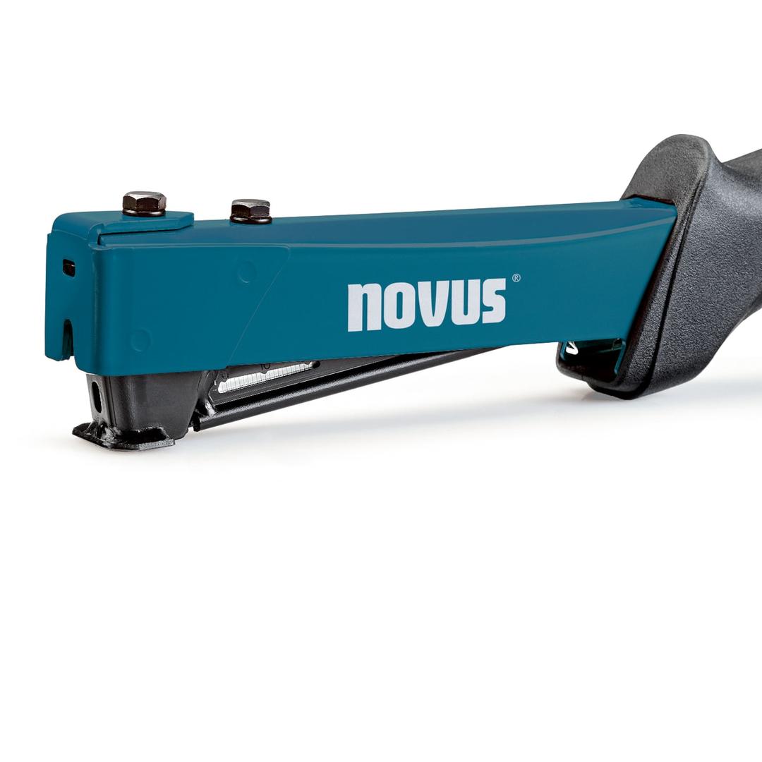 Marteau agrafeur manuel Marteau agrafeur J-044 NOVUS — NOVUS marteau agrafeur J-044 — gros plan sur la fenêtre de contrôle des agrafes