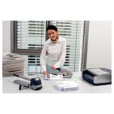 Agrafeuse manuelle grande capacité Heavy Duty 5553 LEITZ — Mise en situation