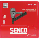 Cloueur pneumatique pour plaques perforées, clous d'ancrage en bande 38 à 64 mm MC60-34 SENCO - Cloueur SENCO MC6034 pour connecteurs métalliques 38-64 mm dans son carton rouge de face