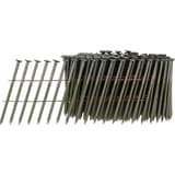 Clous en rouleau plats 16° annelés clair BL25APBF 2,5x65 mm SENCO — Clous SENCO 2.5 x 65 mm annelés finition claire, rouleau et fils de liaison cuivre, vu de trois quarts sur fond blanc