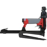 Agrafeuse long bras pneumatique F75LXP SENCO — Agrafeuse SENCO F75LXP à long bras d'enclume, de profil bras vers la gauche et gâchette pneumatique