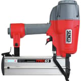 Cloueur pointe T pneumatique TPRO65 dual SENCO — Cloueur pointe T SENCO TPRO65 dual de profil droit, étiquette de caractéristiques sur le magasin