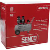 Compresseur SENCO AC24050 discret sans huile SENCO — Compresseur SENCO AC24050 50 l sans huile dans son carton rouge fermé, moteur bicylindre imprimé