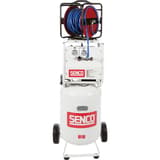 Compresseur SENCO AC24080 discret sans huile SENCO — Compresseur SENCO AC24080 sans huile de face, surmonté d'un enrouleur rouge et de son tuyau bleu