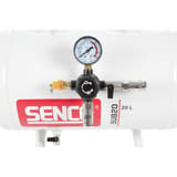 Cuve additionnelle SENCO SUB20 - 20 l SENCO — Bloc de sortie de la cuve SENCO SUB20 en gros plan : manomètre, régulateur et soupape de sécurité