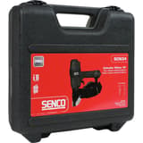 Cloueur rouleau pneumatique Construction SCN34 SENCO — Cloueur à rouleau SENCO SCN34 dans sa mallette plastique noire fermée à étiquette rouge Pro Series