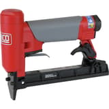 Agrafeuse pneumatique SFT10XP E SENCO — Agrafeuse SENCO SFT10XP E 6-16 mm calibre 20 de trois quarts, magasin marqué du suffixe E