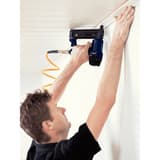 Cloueuse pneumatique PRO PB131, bleu RAPID TOOLS — Rapid Cloueuse à air comprimé PRO PB131, bleu, en situation 1