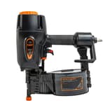 Cloueur à rouleau pneumatique ZE-75 Excellent TJEP — Cloueur à rouleau pneumatique TJEP ZE-75 Excellent de profil, étiquette orange du magasin circulaire annonçant les clous 35 à 75 mm et raccord d'air à l'arrière