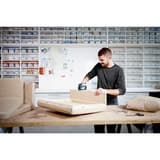 Agrafeuse manuelle J-25 NOVUS — NOVUS agrafeuse manuelle J-25 — en situation, travaux de tapisserie