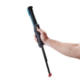 Marteau agrafeur manuel Marteau agrafeur J-044 NOVUS — NOVUS marteau agrafeur J-044 — tenu à la verticale d'une main, glissière du magasin déployée