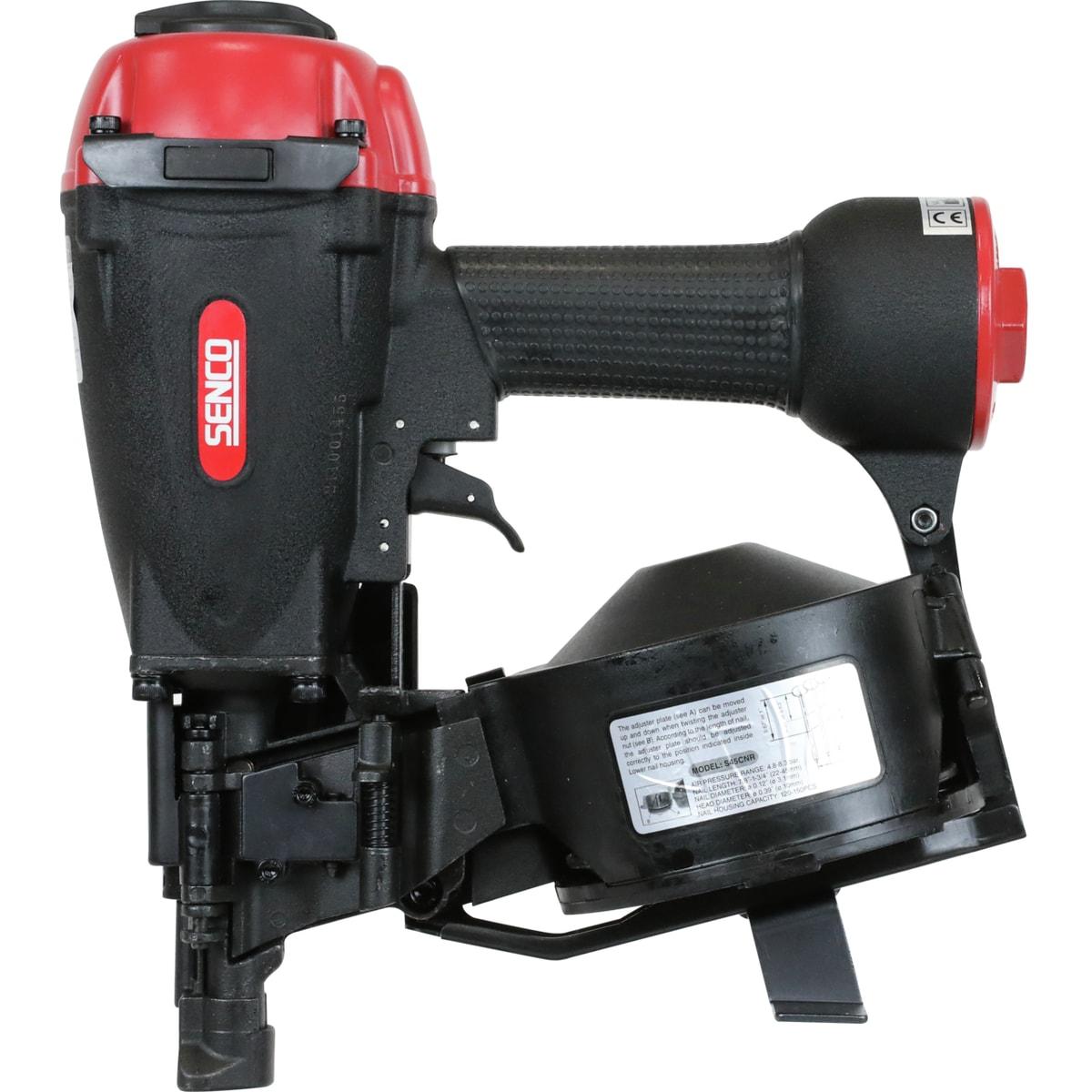 Cloueur roofing SENCO S45CNR de profil gauche, magasin rouleau noir et bouchon d'air rouge
