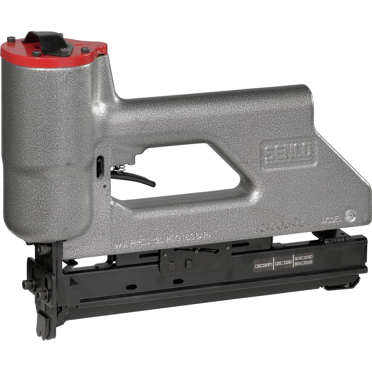 Appareil SENCO SENCLAMP pneumatique 8-14 mm de trois quarts, capot rouge et magasin noir