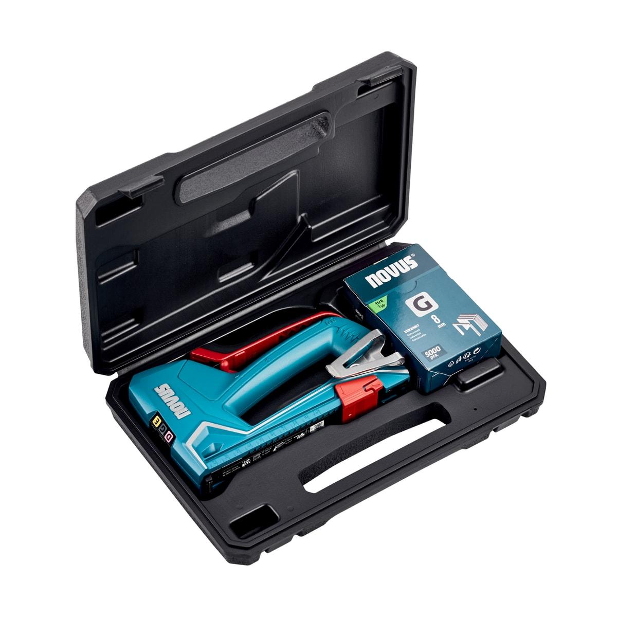 NOVUS agrafeuse J-51 en coffret — coffret ouvert, outil logé et boîte d'agrafes type G 11/8 de 8 mm