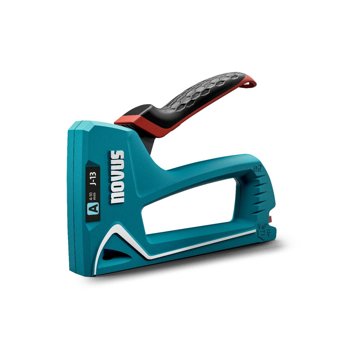 NOVUS agrafeuse manuelle J-13 — corps turquoise, poignée noire, agrafes A de 4 à 10 mm